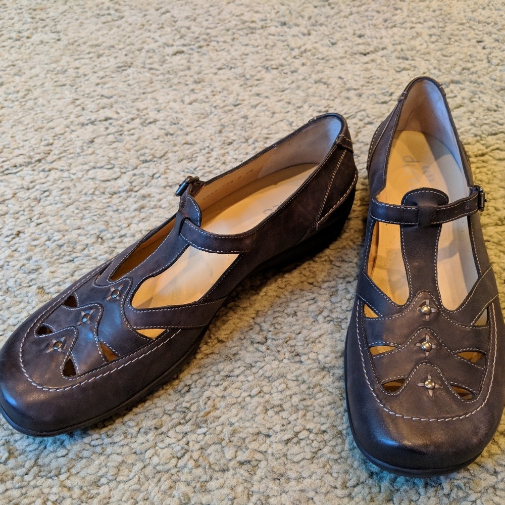 Durea T-Strap Shoes